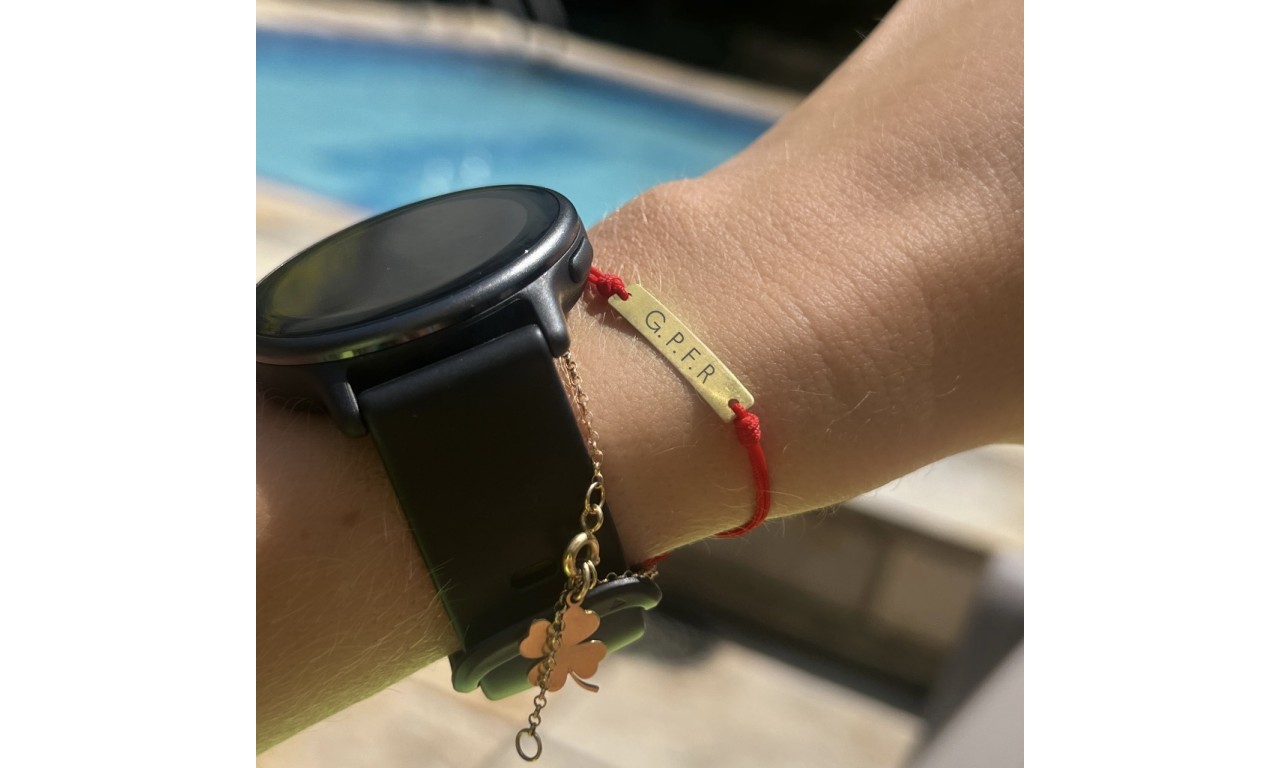 Pulseira Vermelha Plaquinha Personalizada Banho de Ouro 18k