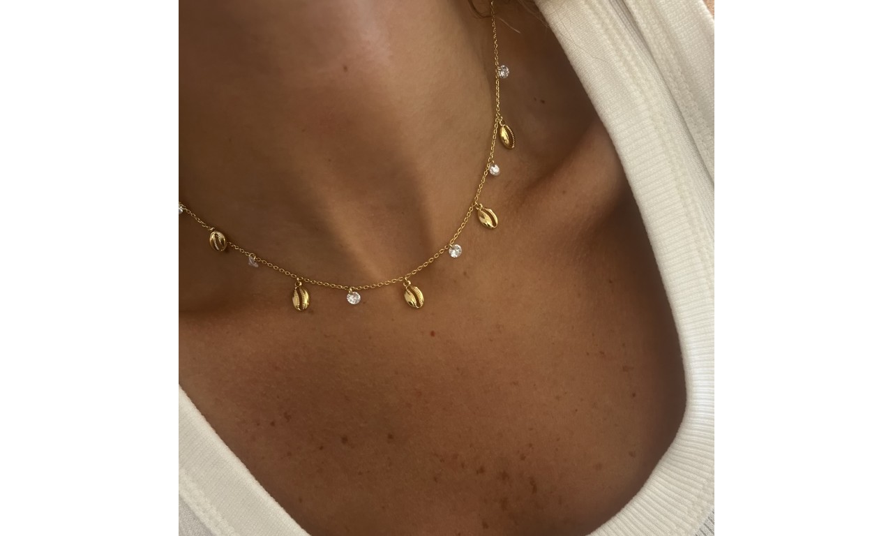 Colar Choker Búzios Banho de Ouro 18k.